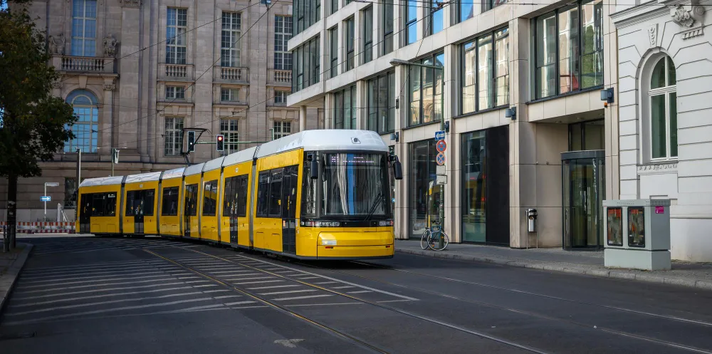 Mobil ohne eigenes Auto: Straßenbahn im Stadtverkehr als Alternative zum Auto